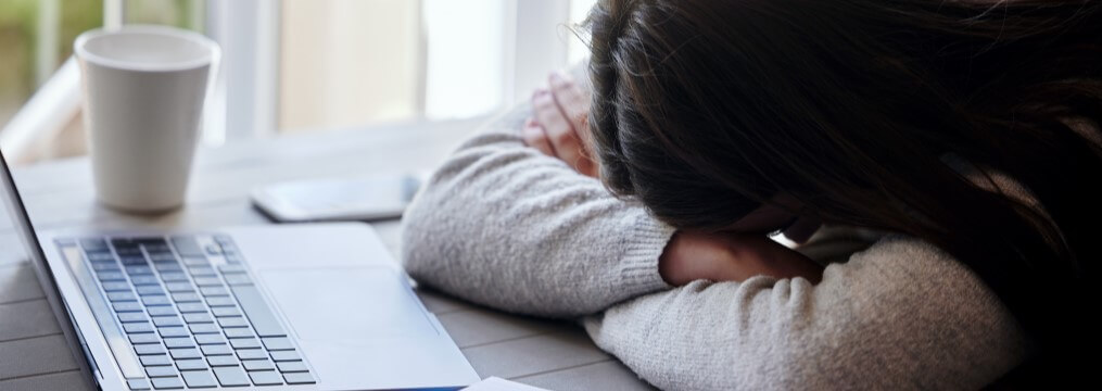 Brak snu – jakie są skutki? Wpływ na organizm